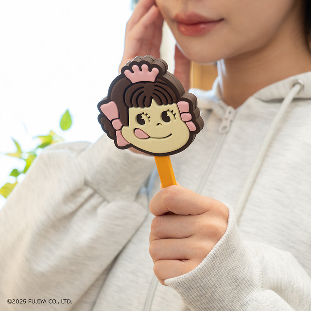 「タイトーくじ ペコのお菓子なびっくりばこ」C賞　ペコポコチョコレートミラー（C）2025 FUJIYA CO., LTD.（C）TAITO CORPORATION