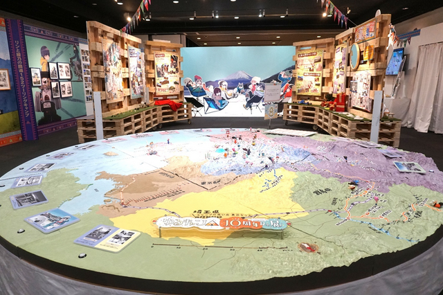 「『ゆるキャン△』10周年記念展 ＼キャンプの思い出 集めちった／」