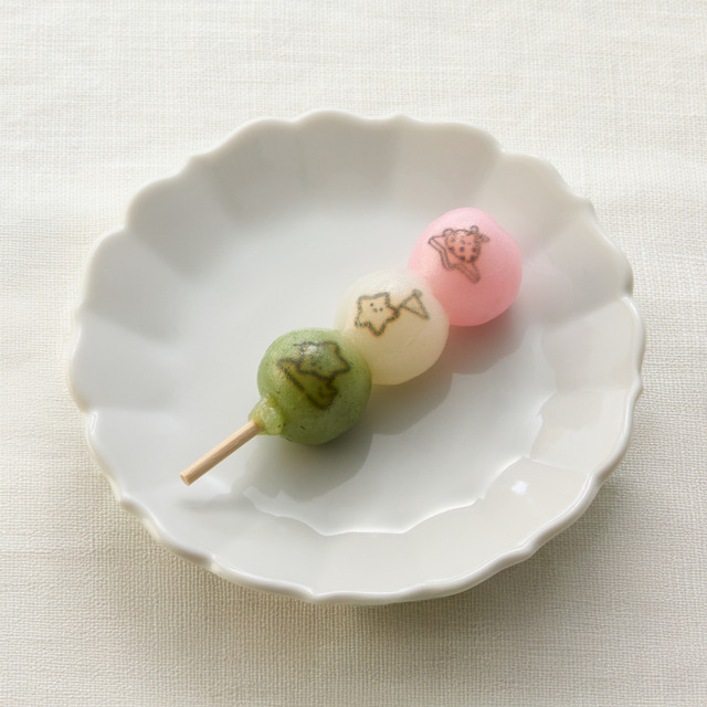 『すみっコぐらし』キャラクターおせち。三色団子「みにっコ」（C）2025 San-X Co., Ltd. All Rights Reserved.