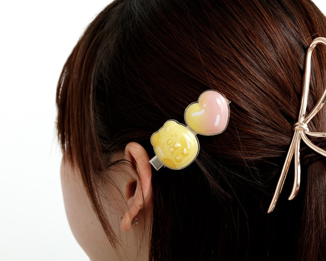 すみっコぐらし「グミグミパーティー」グミグミヘアクリップコレクション　使用イメージ（C）2025 SAN-X CO., LTD. ALL RIGHTS RESERVED.