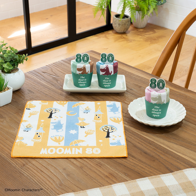 E賞　カップケーキ風ハンドタオル（全4種／タオルサイズ約25cm、賞品サイズ約10cm）