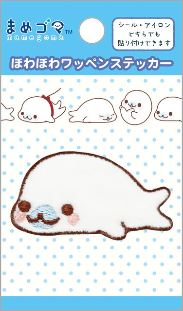 サンエックス「ワッペンシリーズ」ほわほわワッペンステッカー　まめゴマ（C）2025 SAN-X CO., LTD. ALL RIGHTS RESERVED.