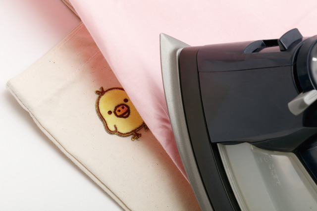 サンエックス「ワッペンシリーズ」ほわほわワッペンステッカー　使用イメージ（C）2025 SAN-X CO., LTD. ALL RIGHTS RESERVED.