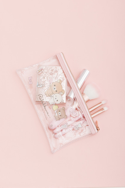 サンエックス「Makeup Rilakkuma メイクブラシセット」使用イメージ（C）2025 SAN-X CO., LTD. ALL RIGHTS RESERVED.