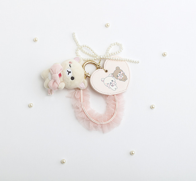 サンエックス「Makeup Rilakkuma リボンチャーム」使用イメージ（C）2025 SAN-X CO., LTD. ALL RIGHTS RESERVED.