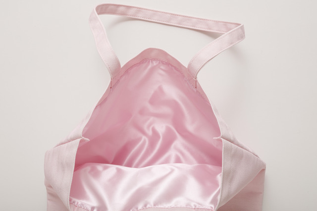 サンエックス「Makeup Rilakkuma トートバッグ」使用イメージ（C）2025 SAN-X CO., LTD. ALL RIGHTS RESERVED.