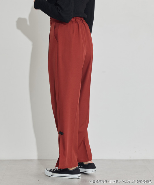 TVアニメ『らんま1/2』× earth music＆ecology Japan Label「チャイナパンツ」ボルドー　着用イメージ（C）高橋留美子・小学館/「らんま1/2」製作委員会