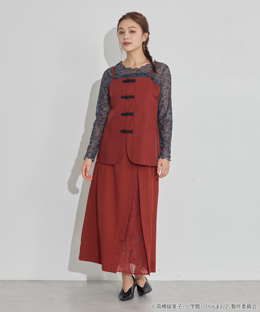 TVアニメ『らんま1/2』× earth music＆ecology Japan Label「チャイナスカート」ボルドー　着用イメージ（C）高橋留美子・小学館/「らんま1/2」製作委員会