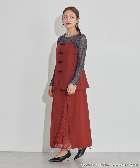 TVアニメ『らんま1/2』× earth music＆ecology Japan Label「チャイナスカート」ボルドー　着用イメージ（C）高橋留美子・小学館/「らんま1/2」製作委員会