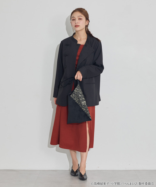 TVアニメ『らんま1/2』× earth music＆ecology Japan Label「チャイナワンピース」ボルドー　着用イメージ（C）高橋留美子・小学館/「らんま1/2」製作委員会