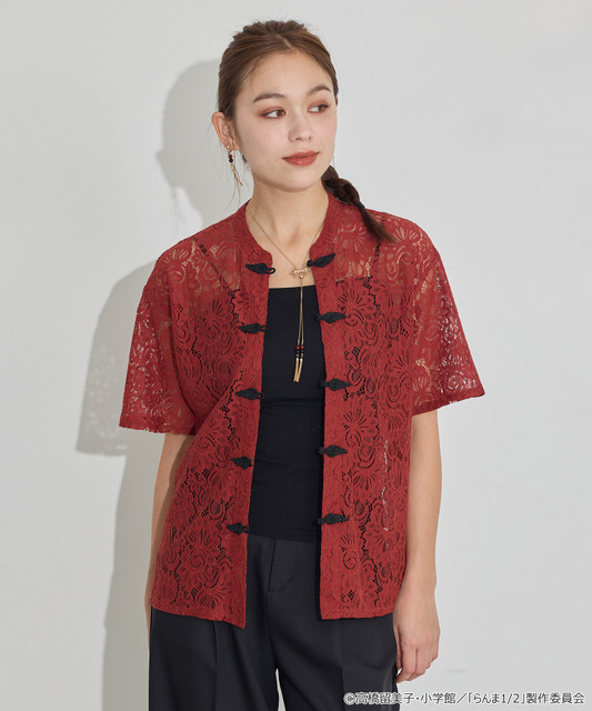 TVアニメ『らんま1/2』× earth music＆ecology Japan Label「チャイナレースシャツ」ボルドー　着用イメージ（C）高橋留美子・小学館/「らんま1/2」製作委員会