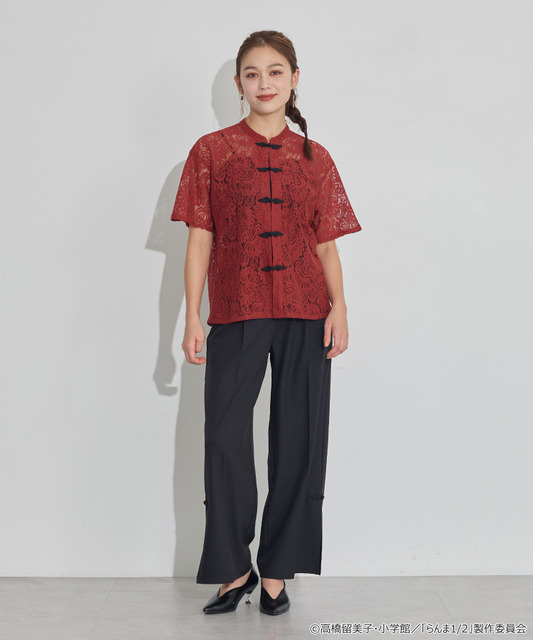 TVアニメ『らんま1/2』× earth music＆ecology Japan Label「チャイナレースシャツ」ボルドー　着用イメージ（C）高橋留美子・小学館/「らんま1/2」製作委員会