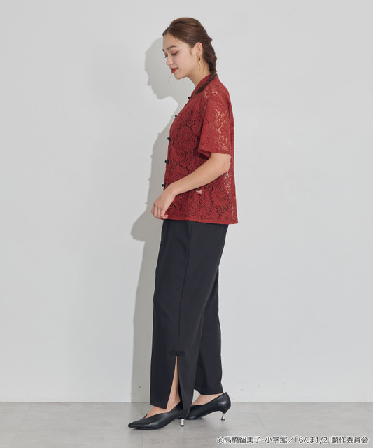 TVアニメ『らんま1/2』× earth music＆ecology Japan Label「チャイナレースシャツ」ボルドー　着用イメージ（C）高橋留美子・小学館/「らんま1/2」製作委員会