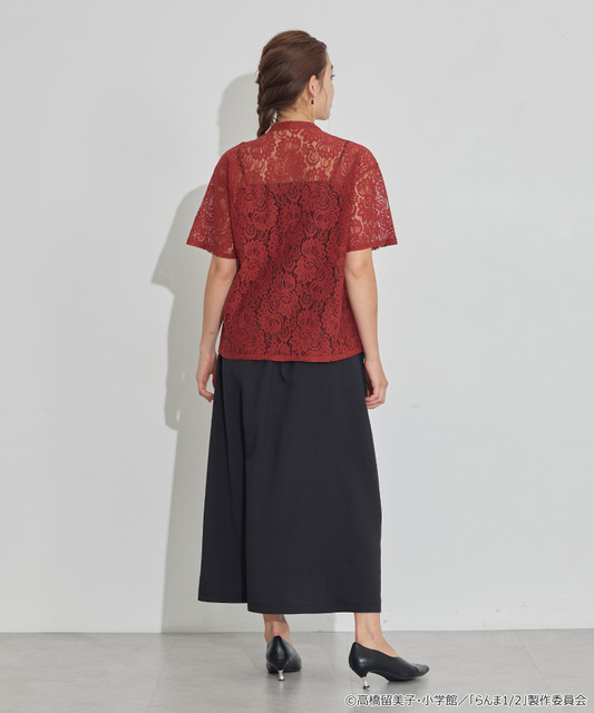 TVアニメ『らんま1/2』× earth music＆ecology Japan Label「チャイナレースシャツ」ボルドー　着用イメージ（C）高橋留美子・小学館/「らんま1/2」製作委員会