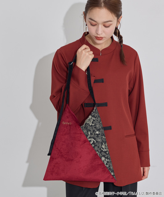 TVアニメ『らんま1/2』× earth music＆ecology Japan Label「チャイナトートバッグ」ボルドー　使用イメージ（C）高橋留美子・小学館/「らんま1/2」製作委員会