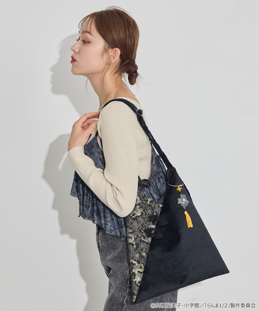 TVアニメ『らんま1/2』× earth music＆ecology Japan Label「バッグチャーム」使用イメージ（C）高橋留美子・小学館/「らんま1/2」製作委員会