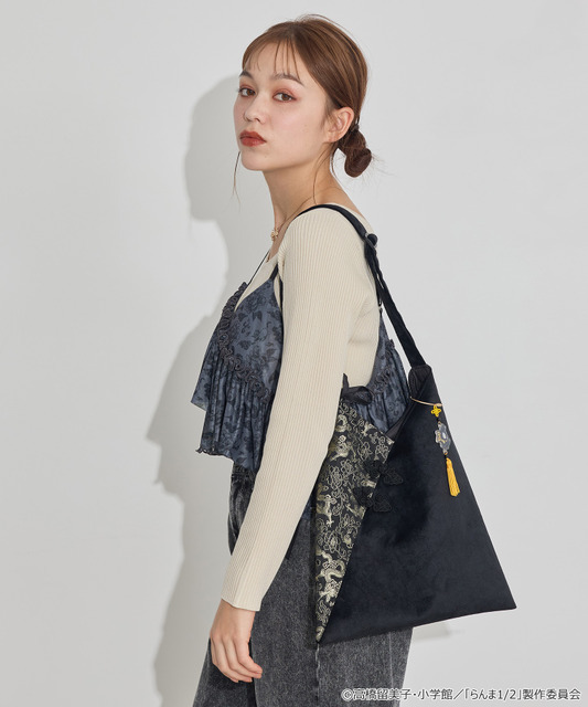 TVアニメ『らんま1/2』× earth music＆ecology Japan Label「バッグチャーム」使用イメージ（C）高橋留美子・小学館/「らんま1/2」製作委員会