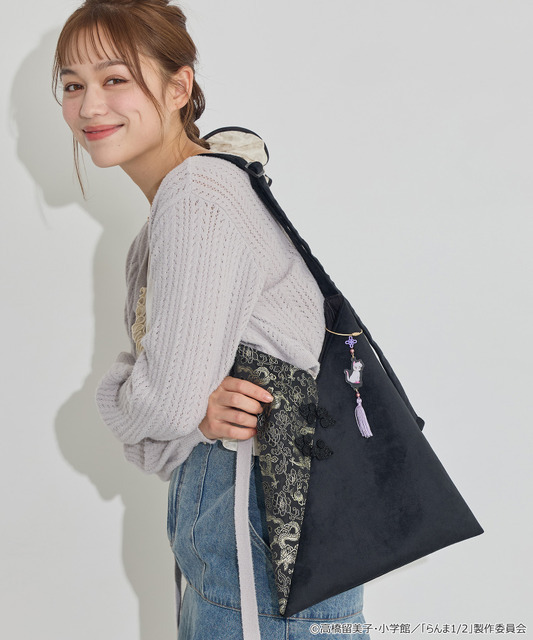 TVアニメ『らんま1/2』× earth music＆ecology Japan Label「バッグチャーム」使用イメージ（C）高橋留美子・小学館/「らんま1/2」製作委員会