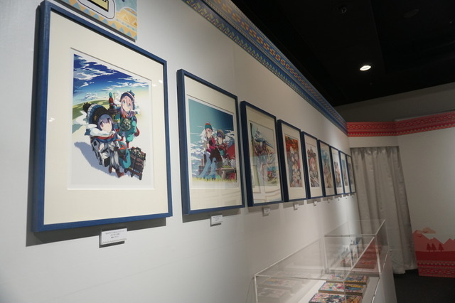 「『ゆるキャン△』10周年記念展 ＼キャンプの思い出 集めちった／」