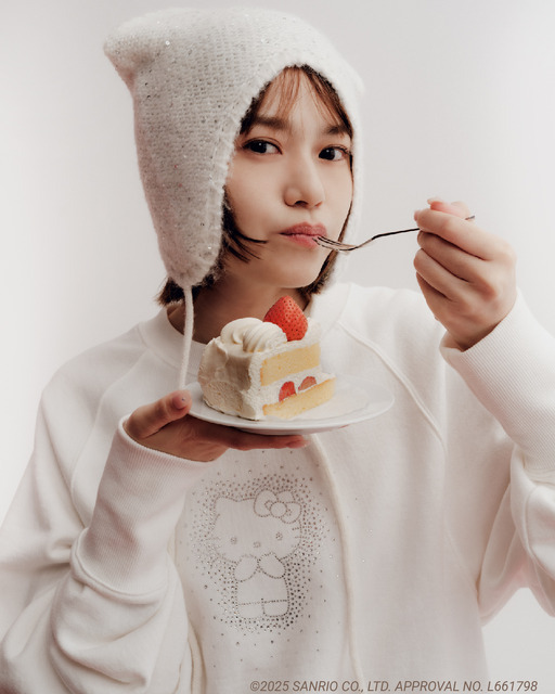 HELLO KITTYクリスタルスウェット