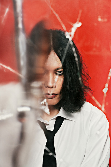 米津玄師「IRIS OUT」が史上初のストリーミングチャート11週連続首位、男性ソロ最長記録を更新