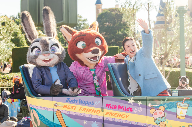上戸彩がジュディ＆ニックとサプライズ登場！東京ディズニーランドでスペシャルグリーティング開催