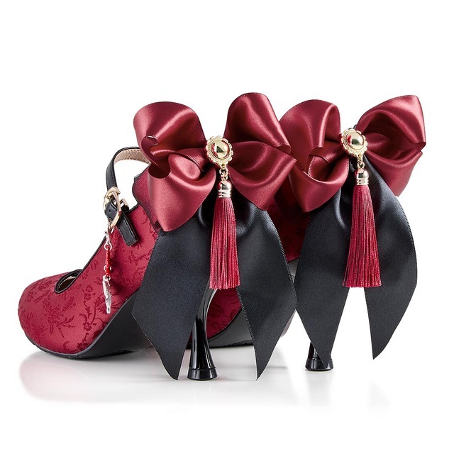 「天官賜福 貮 アイコニック シューズ オブジェ パンプス」花城モデル