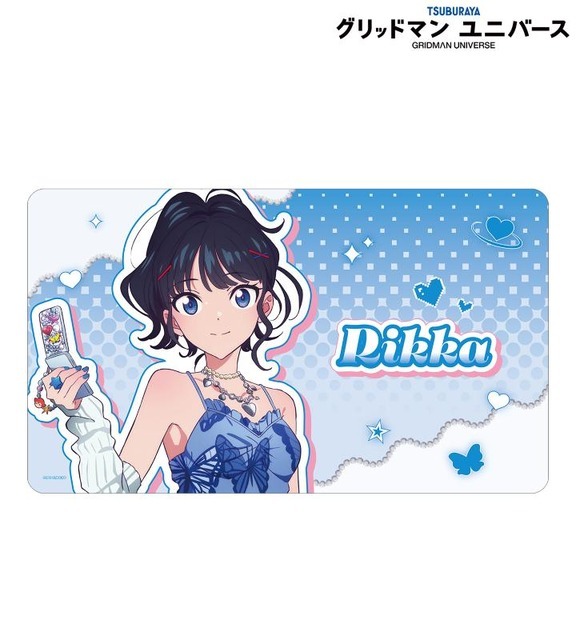アニメ『グリッドマン ユニバース』描き下ろし 宝多六花 Y2K ver. マルチデスクマット