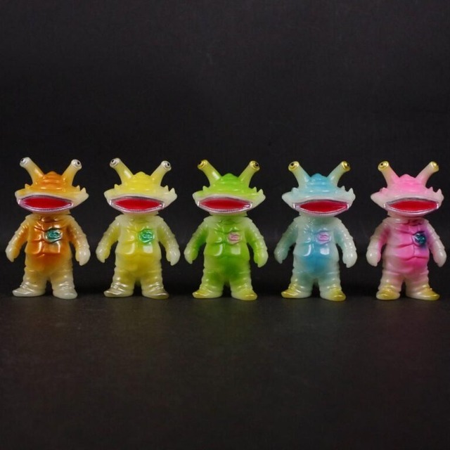 ちびカネゴン (蓄光ゴールド) (蓄光イエロー) (蓄光グリーン) (蓄光ブルー) (蓄光ピンク)/ 各1.980円(税込)