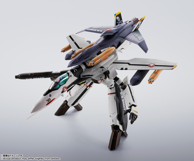 HI-METAL R　VF-0Sフェニックス(ロイ・フォッカー機) ＋ QF-2200D-B ゴースト