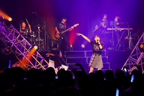 視線も愛もファンと交わして、ツアーの集大成のライブは大成功！ 芹澤優 1stツアーファイナルレポート