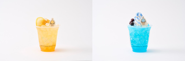 「東京スカイツリー×魔法少女まどか☆マギカ　月夜のワルツ」マミのフルーティードリンク（左）、さやかのブルーソーダ