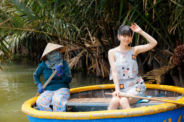 大西亜玖璃 写真集『LONG VACATION』先行カット