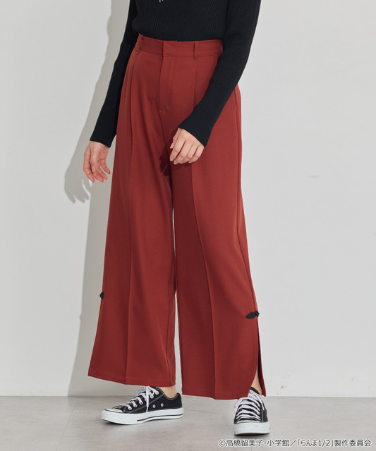 TVアニメ『らんま1/2』× earth music＆ecology Japan Label「チャイナパンツ」ボルドー　着用イメージ（C）高橋留美子・小学館/「らんま1/2」製作委員会