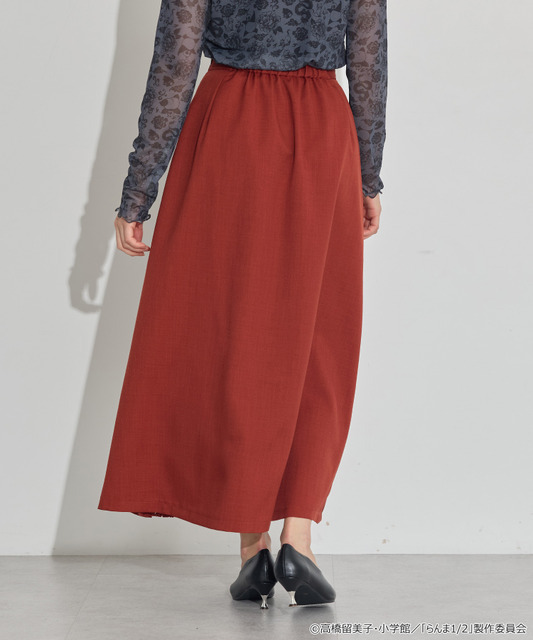 TVアニメ『らんま1/2』× earth music＆ecology Japan Label「チャイナスカート」ボルドー　着用イメージ（C）高橋留美子・小学館/「らんま1/2」製作委員会