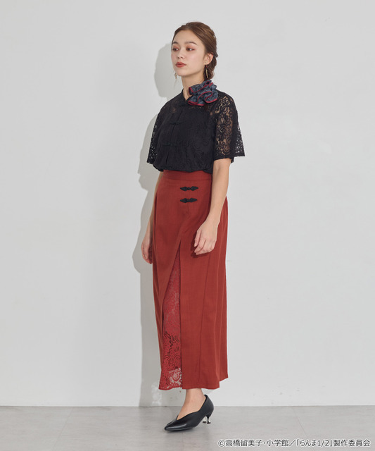 TVアニメ『らんま1/2』× earth music＆ecology Japan Label「チャイナスカート」ボルドー　着用イメージ（C）高橋留美子・小学館/「らんま1/2」製作委員会