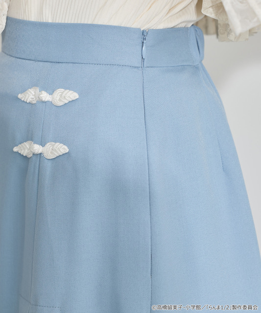 TVアニメ『らんま1/2』× earth music＆ecology Japan Label「チャイナスカート」ライトブルー　着用イメージ（C）高橋留美子・小学館/「らんま1/2」製作委員会
