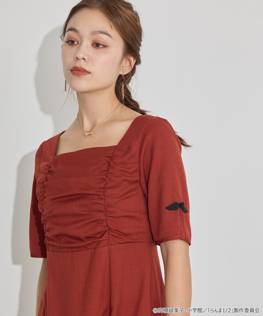 TVアニメ『らんま1/2』× earth music＆ecology Japan Label「チャイナワンピース」ボルドー　着用イメージ（C）高橋留美子・小学館/「らんま1/2」製作委員会
