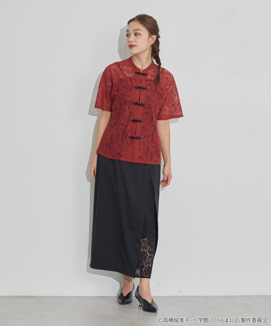 TVアニメ『らんま1/2』× earth music＆ecology Japan Label「チャイナレースシャツ」ボルドー　着用イメージ（C）高橋留美子・小学館/「らんま1/2」製作委員会