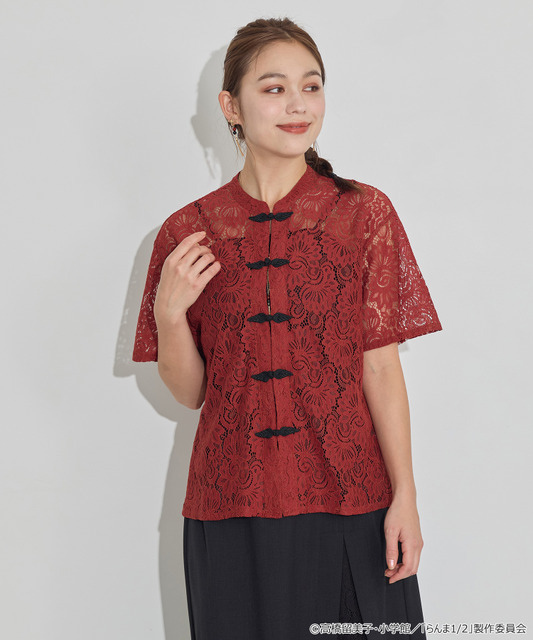 TVアニメ『らんま1/2』× earth music＆ecology Japan Label「チャイナレースシャツ」ボルドー　着用イメージ（C）高橋留美子・小学館/「らんま1/2」製作委員会