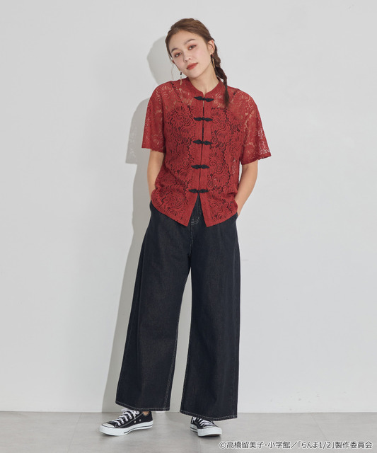 TVアニメ『らんま1/2』× earth music＆ecology Japan Label「チャイナレースシャツ」ボルドー　着用イメージ（C）高橋留美子・小学館/「らんま1/2」製作委員会