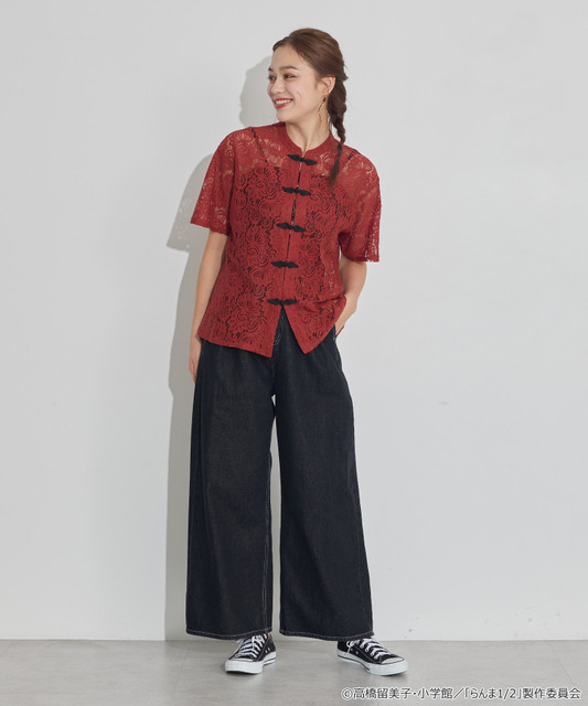 TVアニメ『らんま1/2』× earth music＆ecology Japan Label「チャイナレースシャツ」ボルドー　着用イメージ（C）高橋留美子・小学館/「らんま1/2」製作委員会