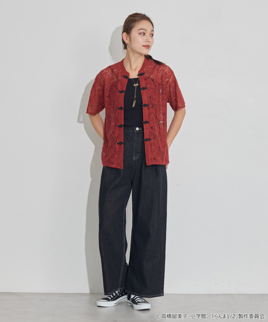 TVアニメ『らんま1/2』× earth music＆ecology Japan Label「チャイナレースシャツ」ボルドー　着用イメージ（C）高橋留美子・小学館/「らんま1/2」製作委員会