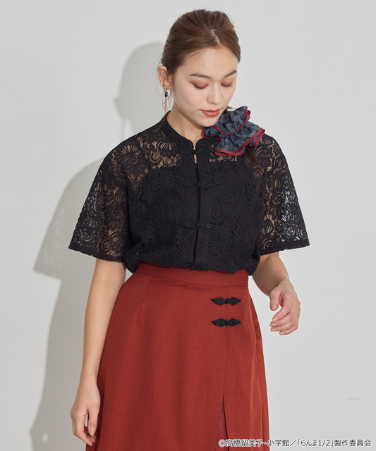 TVアニメ『らんま1/2』× earth music＆ecology Japan Label「チャイナレースシャツ」ブラック　着用イメージ（C）高橋留美子・小学館/「らんま1/2」製作委員会