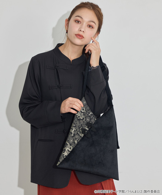 TVアニメ『らんま1/2』× earth music＆ecology Japan Label「チャイナトートバッグ」ブラック　使用イメージ（C）高橋留美子・小学館/「らんま1/2」製作委員会