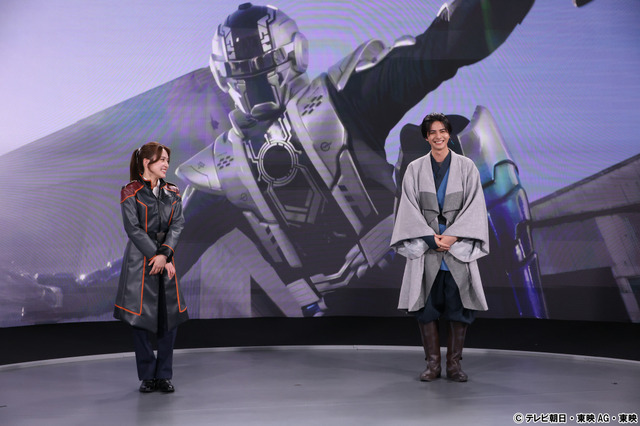 『超宇宙刑事ギャバン インフィニティ』多元地球Λ8018(ラムダ)【左から、入山杏奈・赤羽流河】