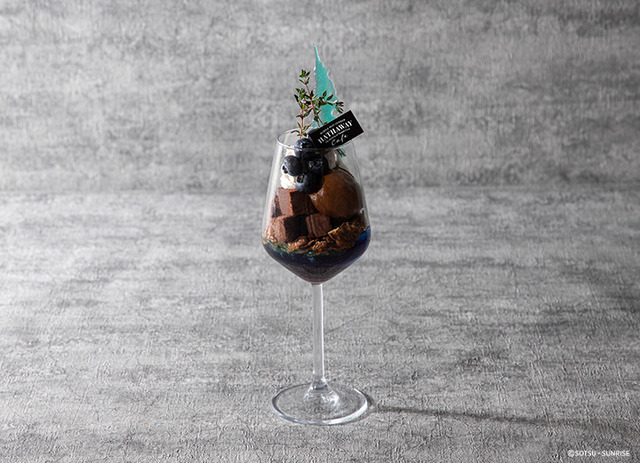 「機動戦士ガンダム 閃光のハサウェイ キルケーの魔女 カフェ」キービジュアルをイメージした「水の下にいっちゃうんじゃないかな」パフェ