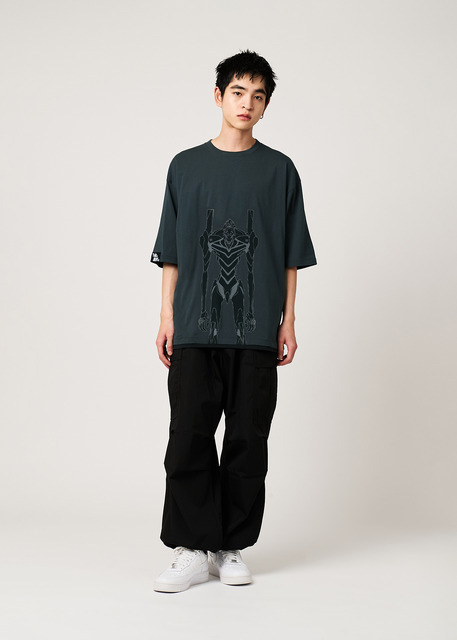 アニメ『新世紀エヴァンゲリオン』×グラニフ　「命の選択を」｜ビッグシルエットTシャツ　着用イメージ