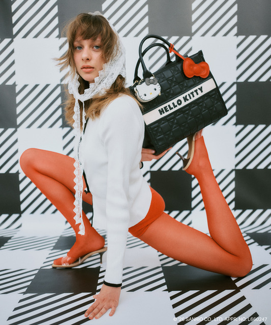 HELLO KITTY×VIS「リボンチャームトートバッグ」使用イメージ