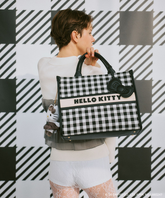 HELLO KITTY×VIS「リボンチャームトートバッグ」使用イメージ